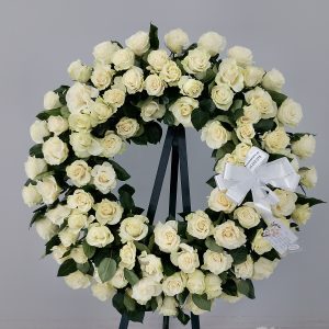 Coroa de rosas brancas